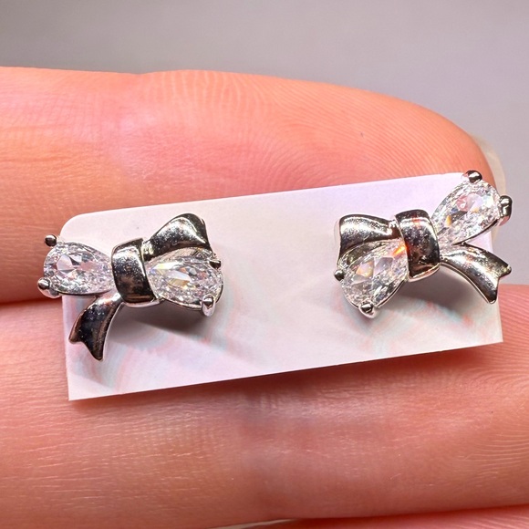 Pretty Bird White Gold Stud Earrings - Picture 2 of 3